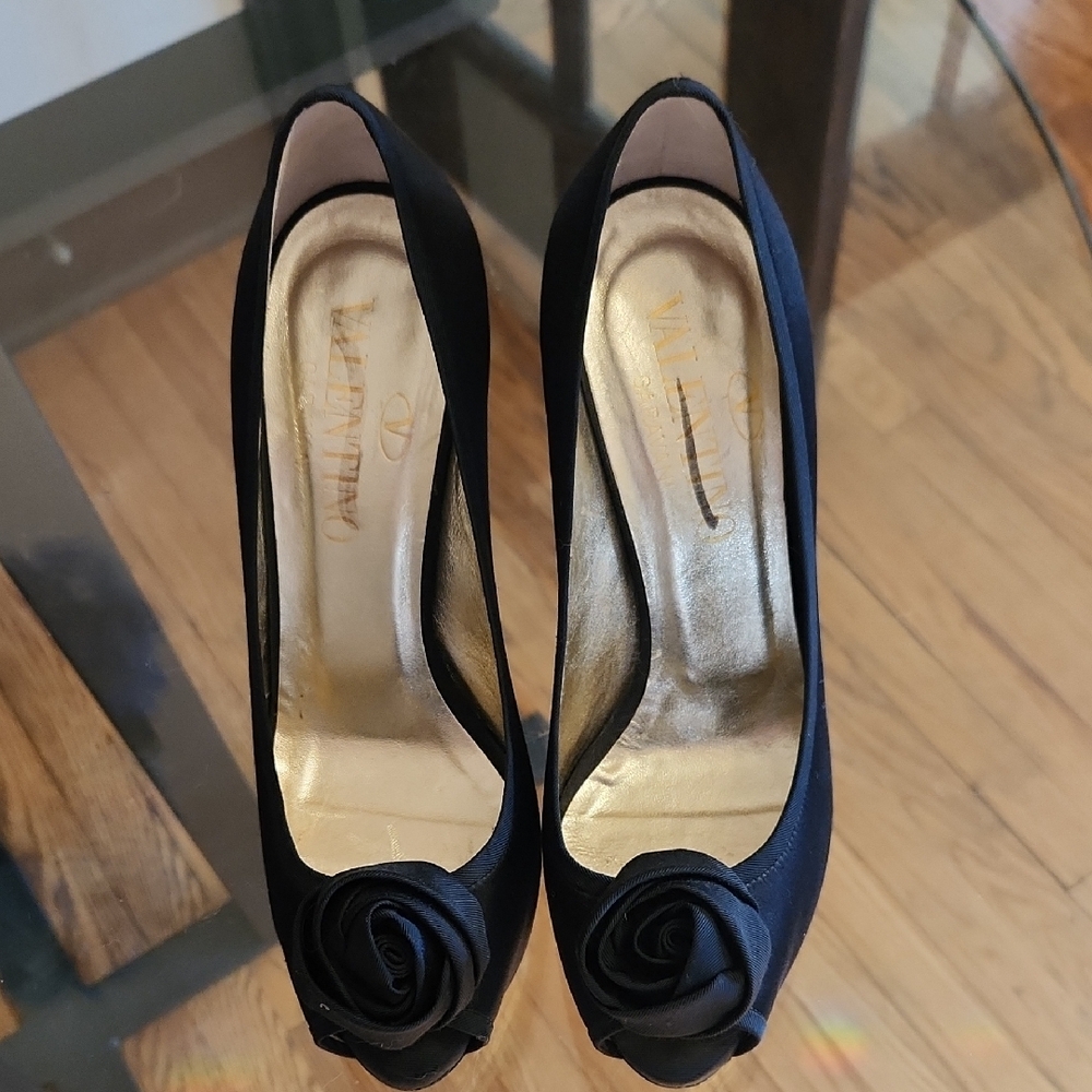 Valentino Black Women's Shoes with Rose Detail